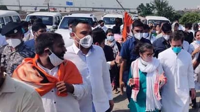 హత్రాస్ ఘటన: ప్రియాంక, రాహుల్లను అడ్డుకున్న పోలీసులు, ఉద్రిక్తత