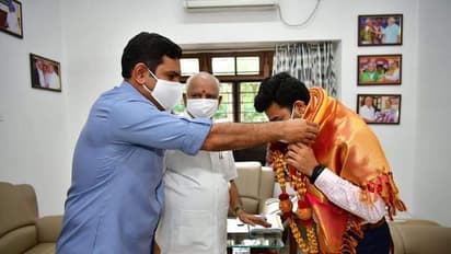 ರಾಷ್ಟ್ರ ರಾಜಕಾರಣಕ್ಕೆ ತೇಜಸ್ವಿ ಸೂರ್ಯ : ಸಿಎಂ ಆಶೀರ್ವಾದ ಪಡೆದ ಯೂತ್ ಲೀಡರ್