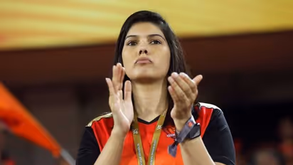 కేవలం ఆ ముగ్గురి వల్లే ఐపీఎల్ 2021 సీజన్కి ఈ పరిస్థితి... సోషల్ మీడియాలో బీభత్సమైన..