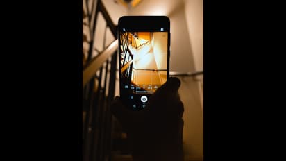 ഭാര്യമാരുമായുള്ള കിടപ്പറ രംഗങ്ങള്‍ ലൈവ് ചെയ്ത് ലക്ഷങ്ങള്‍ സമ്പാദിച്ചു; ഒടുവില്‍ യുവാവ് പെട്ടത് ഇങ്ങനെ.!