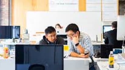 ಆಫೀಸಿನಲ್ಲಿ ನಿಮ್ಮ ನಡೆ ಹೀಗಿದ್ದರೆ ಉದ್ಯೋಗದಲ್ಲಿ ಯಶಸ್ಸು ಕಟ್ಟಿಟ್ಟ ಬುತ್ತಿ