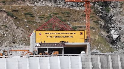 ১০ হাজার ফিট উপরে বিশ্বের দীর্ঘতম টানেল, আজ মোদীর হাত ধরে ইতিহাস লিখতে চলেছে অটল টানেল