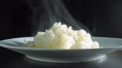 ട്വിറ്ററില്‍ വൈറലായി ഒരു പാത്രം 'പ്ലെയിന്‍ റൈസ്'; കാരണം ചിത്രത്തോടൊപ്പമുള്ള ചോദ്യം...