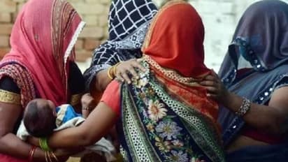 'പിന്തുടരും, വഴിതടയും'; പ്രതികള് ഇതിന് മുന്പും അപമാനിച്ചിരുന്നതായി ഹാഥ്റാസ് പെണ്കുട്ടിയുടെ അമ്മ