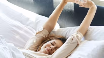 রাতে ভালো ঘুম হচ্ছে না, শুতে যাওয়ার আগে ভুলেও এই কাজগুলো করবেন না