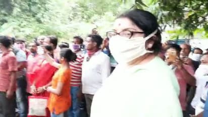 'পথনাটিকা করছেন বাংলার মুখ্যমন্ত্রী', মমতার প্রতিবাদকে কটাক্ষ করে চ্যালেঞ্জ লকেটের