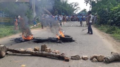 দুর্ঘটনায়  জখম যুবক, চিকিৎসার জন্য টাকা তোলাকে কেন্দ্র করে  ধুন্ধুমারকাণ্ড সিউড়িতে