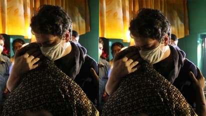 హత్రాస్ ఘటన: బాధితురాలి కుటుంబాన్ని పరామర్శించిన రాహుల్, ప్రియాంక