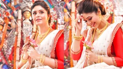 সাবেকিয়ানায় ঋতাভরীর ভিন্ন সাজ, পদ্ম হাতে পুজোর প্রস্তুতি শুরু