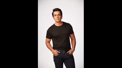 సిగ్నల్‌ లేదంటే ఏకంగా టవరే ఏర్పాటు చేయించాడు.. సోనూ సూద్‌ సేవకి అంతేలేదుగా!