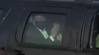 ఆస్పత్రి నుండి బైటికొచ్చిన ట్రంప్.. కారులో చక్కర్లు కొట్టి అభివాదం..