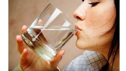 നിര്‍ജലീകരണം തടയാൻ ഈ ഭക്ഷണങ്ങള്‍ ഒഴിവാക്കാം...