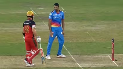 RCBvsDC: ‘మన్కడింగ్’ చేయని అశ్విన్... పాంటింగ్ ఎఫెక్ట్...