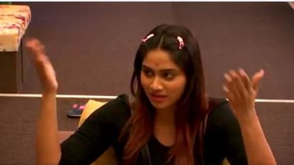 கலங்கி நிற்கும் ஷிவானியை தட்டி கொடுத்து தேற்றும் ஆரி..! இரண்டாவதில் நாளிலேயே இப்படியா?