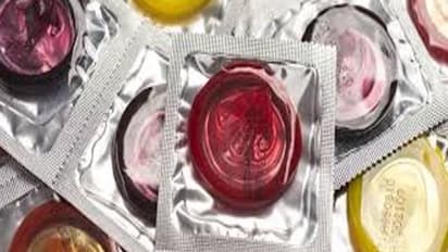 ಗಾಯಗೊಂಡ ಮಹಿಳೆಯ ತಲೆಗೆ ಕಾಂಡೋಮ್ ಪ್ಯಾಕ್ ಇಟ್ಟು ಬ್ಯಾಂಡೇಜ್ ಮಾಡಿದ ಆರೋಗ್ಯ ಕೇಂದ್ರ!