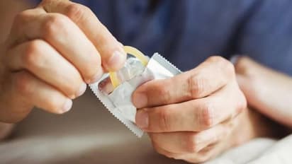 'ഇഞ്ചി, ചിക്കൻ ടിക്ക മസാല, സ്കോച്ച് വിസ്കി...'; ഭക്ഷണങ്ങളുടെ ഫ്ലേവറുകൾ പരീക്ഷിച്ച് കോണ്ടം കമ്പനികൾ