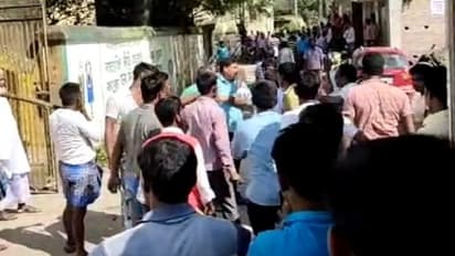 পঞ্চায়েতের সাধারণ সভা ঘিরে রণক্ষেত্র হেরামপুর, তৃণমূলের গোষ্ঠী সংঘর্ষে গুরুতর জখম একাধিক