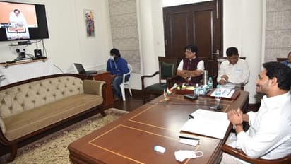 అపెక్స్ కౌన్సిల్ భేటీ: నిలదీసిన కేసీఆర్, ఎదిరించిన వైఎస్ జగన్