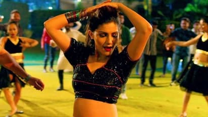 Sapna Choudhary ने शर्ट पहनकर दिखाए हॉट डांस मूव्स, ये अंदाज बना देगा आशिक, देखिए Video