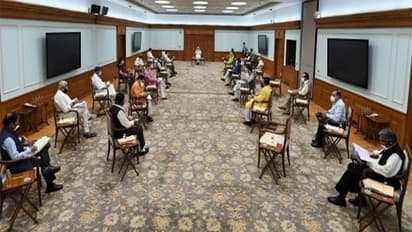 केंद्रीय मंत्रिमंडल बैठक में लिए गए अहम फैसले,बैठक में पीएम मोदी को राजनीति में 20 साल पूरे करने पर दी बधाई