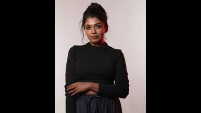 முட்டி தெரிய குட்டை உடையில் பிக்பாஸ் ரித்விகா... ஹாட் போட்டோஸைப் பார்த்து அதிர்ச்சியான ரசிகர்கள்...!