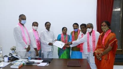 ఉప ఎన్నికలో భారీ మెజార్టీతో గెలవాలి: సోలిపేట సుజాతకు కేసీఆర్ సూచన