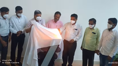 ಹುಬ್ಬಳ್ಳಿ: ಕೊರೋನಾ ಸೋಂಕಿತರಿಗೆ ಹಣ್ಣು, ಆಹಾರ ವಿತರಿಸಲು ರೊಬೋಟಿಕ್‌ ಬಳಕೆ