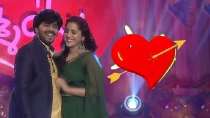 యాంకర్ రష్మీ కెరీర్ ని కష్టాల్లోకి నెడుతున్న సుడిగాలి సుధీర్ ఫ్యాన్స్