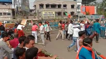 বিজেপির নবান্ন অভিযান ঘিরে রণক্ষেত্র হাওড়া,মিছিল ছত্রভঙ্গ করতে মহিলাদেরও লাঠিপেটা করল পুলিশ