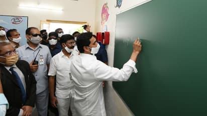 టీచర్లకు ఏపీ సర్కార్ తీపి కబురు: బదిలీలకు జగన్ గ్రీన్ సిగ్నల్