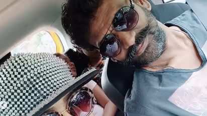 இளம் ஜோடிகளை மிஞ்சிய பீட்டர் பால் - வனிதா...! கைகோர்த்து கோவாவில் அடித்த ரொமான்டிக் கூத்தை பாருங்க...!