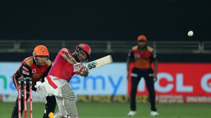 KXIPvsSRH: అదరగొట్టిన సన్రైజర్స్ బౌలింగ్... స్వల్ప స్కోరుకే పరిమితమైన కింగ్స్ ఎలెవన్...