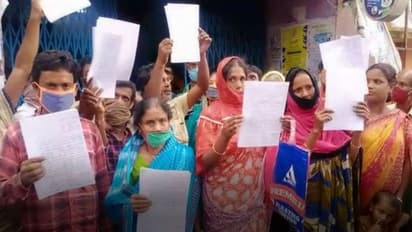 প্রধানমন্ত্রী আবাস যোজনায় 'কাটমানি-স্বজনপোষণ', বিডিও অফিসে বিক্ষোভ গ্রামবাসীদের