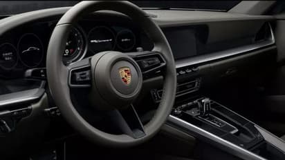 ഇന്ത്യയില്‍ ഓരോ ആഴ്‍ചയും ഓരോ കാറുകള്‍ വീതം വിറ്റ് ഈ ആഡംബര വണ്ടിക്കമ്പനി!