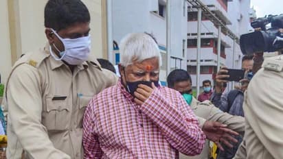 আশার আলো জ্বালিয়েও তা নিবে গেল মুহূর্তে, জামিন পেয়েও জেলেই থেকে গেলেন লালু