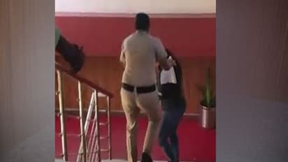 భువనగిరి కలెక్టర్ ఛాంబర్ లో వ్యక్తి ఆత్మహత్యాయత్నం...