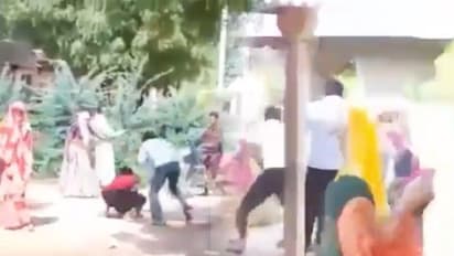 ইভটিজার ভেঙে দিল হাত-পা, নির্যাতিতার বিরুদ্ধেই এফআইআর - গুরুতর অভিযোগে বিদ্ধ গুজরাত পুলিশ