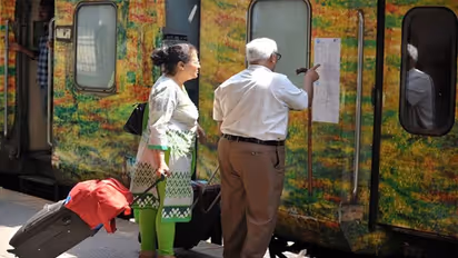 ट्रेन छूटने से आधे घंटे पहले जारी होगा दूसरा आरक्षण चार्ट, आज से लागू होंगे नए नियम