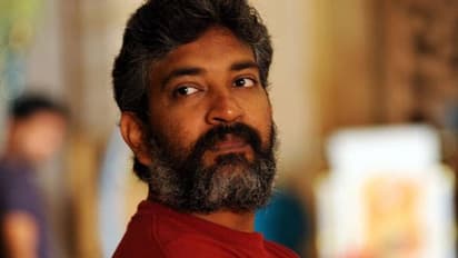 ఎప్పటిలాగే హ్యాండ్ ఇచ్చిన జక్కన్న..ఇక ఎన్టీఆర్, చరణ్ సోషల్ మీడియా ఎక్స్ ప్రెషన్స్ చూడాలి..!