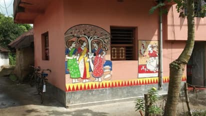 হুগলিতে শিল্পীর তুলির টান, গোটা গ্রাম যেন জলছবি