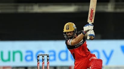 ചെന്നൈ ബൗളര്മാരെ തല്ലിച്ചതച്ചു; ആര്സിബി ജേഴ്സിയില് കോലിക്ക് ചരിത്രനേട്ടം