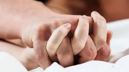 പൊതുവഴിയിൽ ആളൊഴിഞ്ഞ നേരം പരസ്യമായി സെക്സ്; അമ്പരന്ന് നടി!