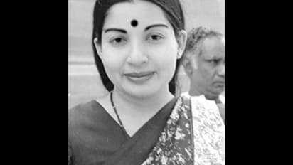 అసెంబ్లీలో `తలైవి`.. జయలలితగా కంగనా లుక్స్ అదుర్స్.. ఫోటోస్‌ హల్‌చల్‌