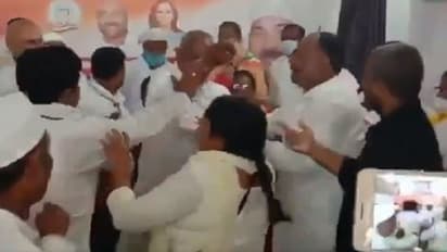 రేపిస్ట్‌కి టికెట్, ప్రశ్నించిన మహిళా నేత: కాంగ్రెస్ నేతల దాడి