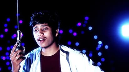 అంతా చూస్తుండగానే సింగర్‌ని హత్తుకుని రచ్చ రచ్చ చేసిన నటి.. వీడియో వైరల్‌