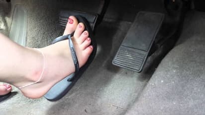 അപ്രതീക്ഷിതമായി ബ്രേക്ക് തനിയെ അമരും, ഈ വണ്ടിക്കമ്പനിക്കെതിരെ പരാതിയുമായി ഉടമകള്‍!