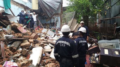 హైదరాబాద్లో భారీ వర్షం: పాతబస్తీలో ఇల్లు కూలి ఇద్దరి మృతి