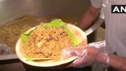 করোনা-কালেও বিরিয়ানির প্রতি প্রেম, ক্রেতার লাইন দেখেই চক্ষু উঠবে চড়কগাছে