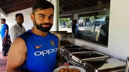 दिल्ली के इसी ठेले के छोले-भटूरे खाकर बड़े हुए हैं विराट कोहली, मांग-मांग कर खाते थे गाजर-मिर्च का अचार