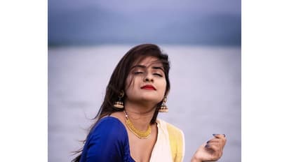 സാരിയിൽ ​ഗ്ലാമറസ്സായി പാർവതി അരുൺ; കാണാം ചിത്രങ്ങൾ